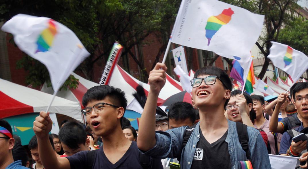 Taiwan legalizes gay marriage